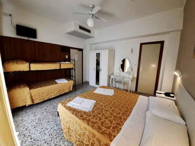 Hotel Modenese Риччоне Экстерьер фото