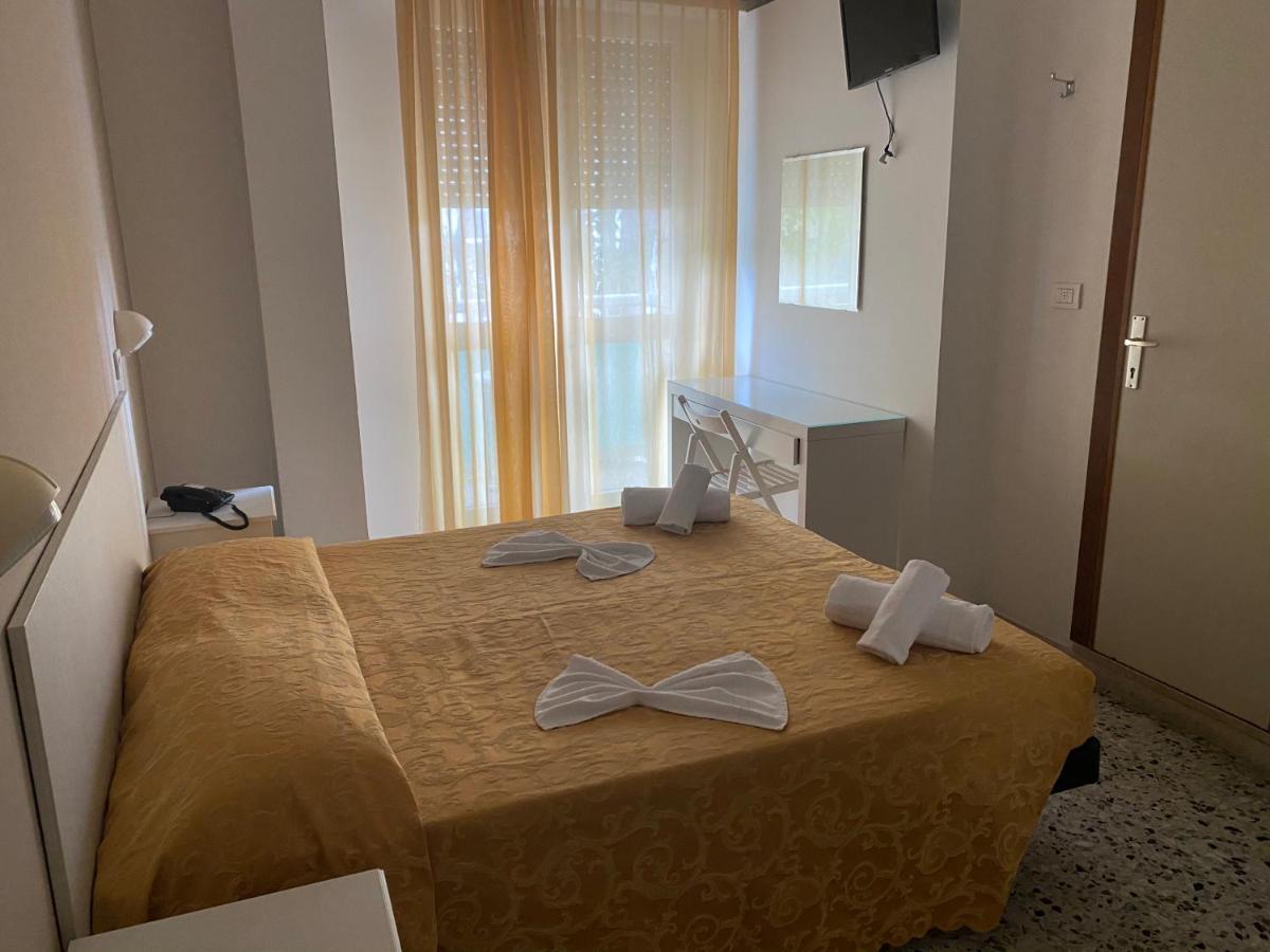 Hotel Modenese Риччоне Экстерьер фото
