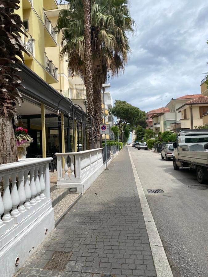 Hotel Modenese Риччоне Экстерьер фото