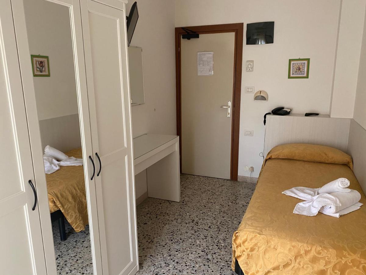 Hotel Modenese Риччоне Экстерьер фото